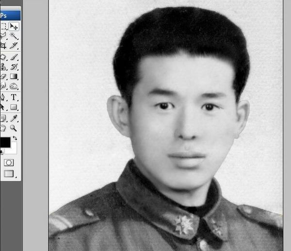 怎么用Photoshop修复严重损坏的相片？