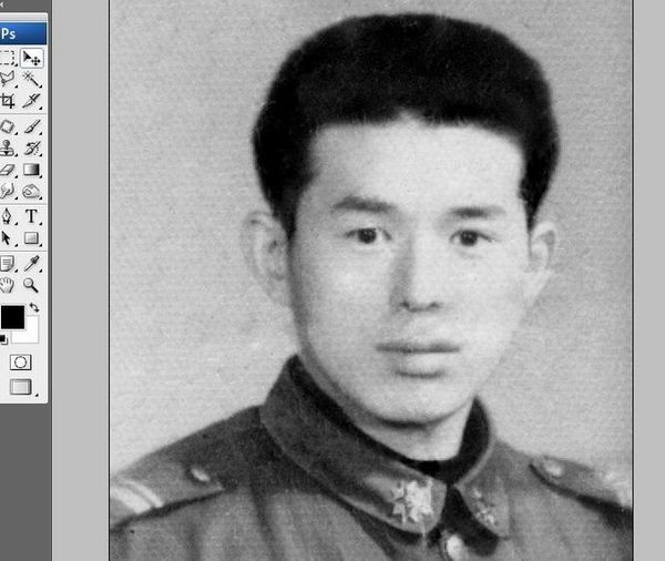 怎么用Photoshop修复严重损坏的相片？