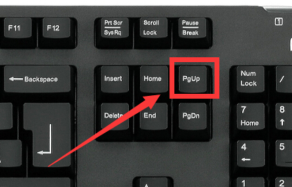 方法一:ppt在放映模式时,直接按下电脑键盘的pgup键可以快速返回上一