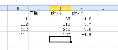 Excel两行数据如何相加？