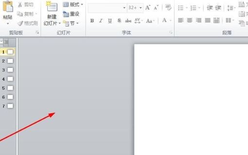 PPT 左边预览窗口怎样显示？