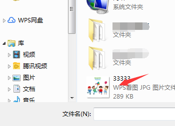 在Word中怎么把图片放在最上面和最下面？