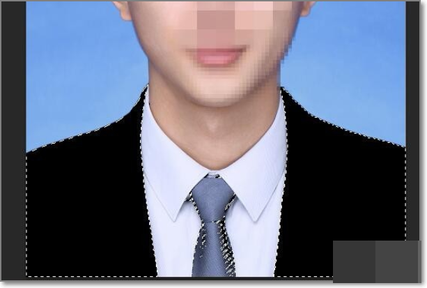 请问怎么把证件照的白衬衫ps成深色衬衫或黑色衬衫呀?