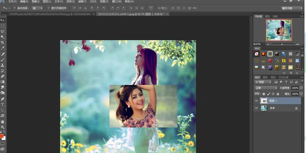 PS CS5如何在一张图片里插入另一张图片？