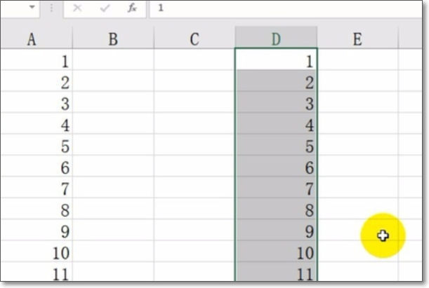 Excel里怎么让数字自动下拉填充？