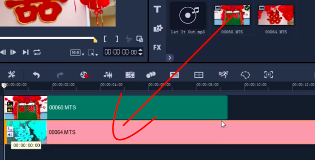 怎么用会声会影把多个视频 放在同一个画面里 同时播出 声音画面都要同时。就是会声音混杂的那种感觉？