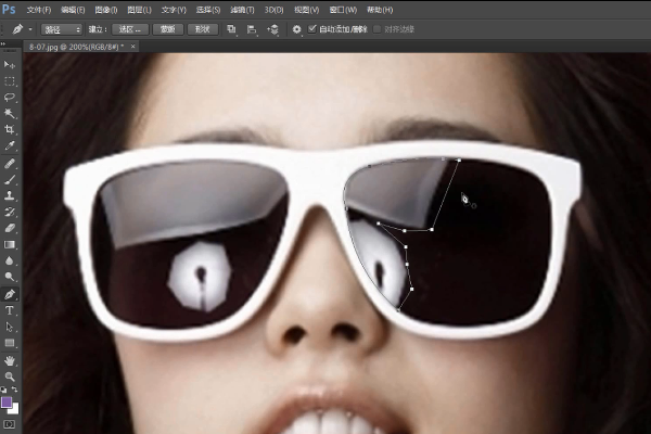 怎么用ps去除照片上墨镜的反光图象