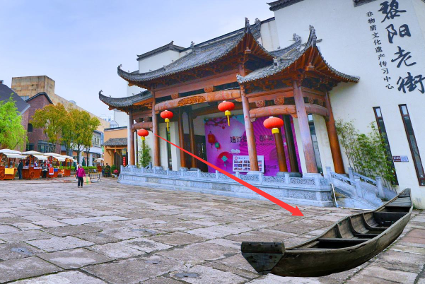 PS中怎么把一张图中要的元素分离到另一张图中？