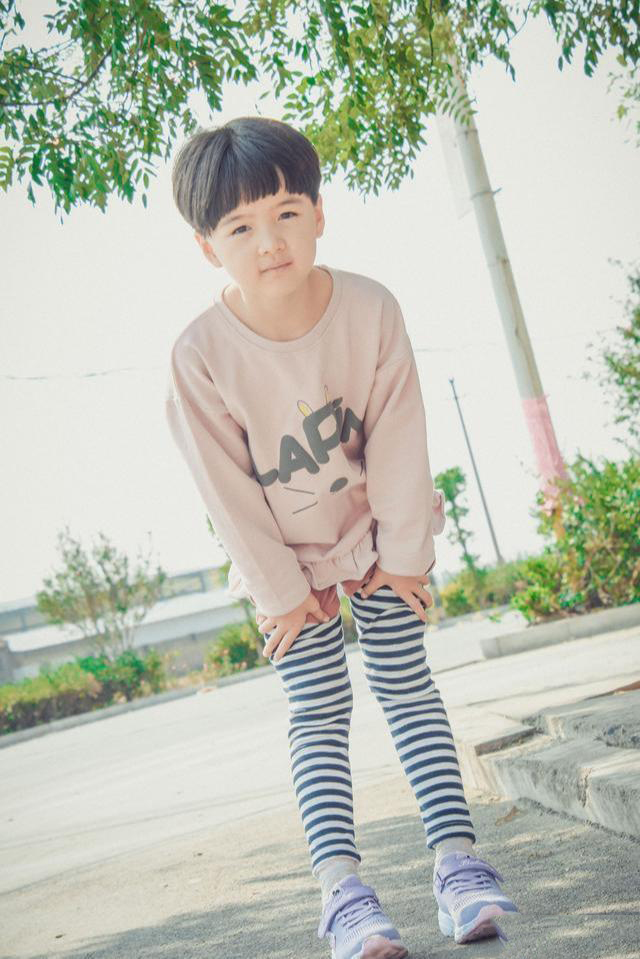 在Photoshop中怎样给图片换背景图片？