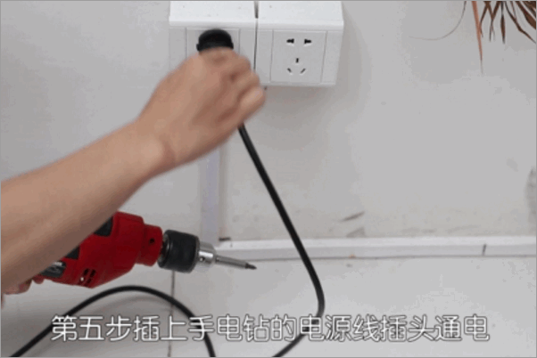 电钻如何换钻头 图？