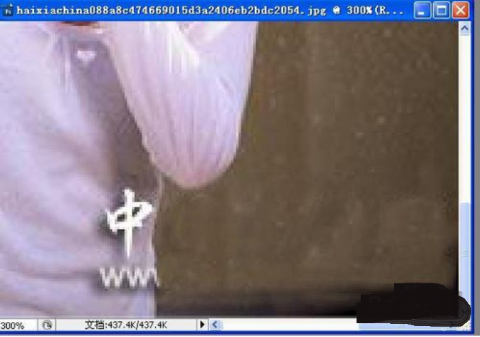 怎样用PS把图片上的logo去掉，具体步骤？