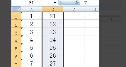 怎样添加Excel表格左上角的绿色小三角形符号？
