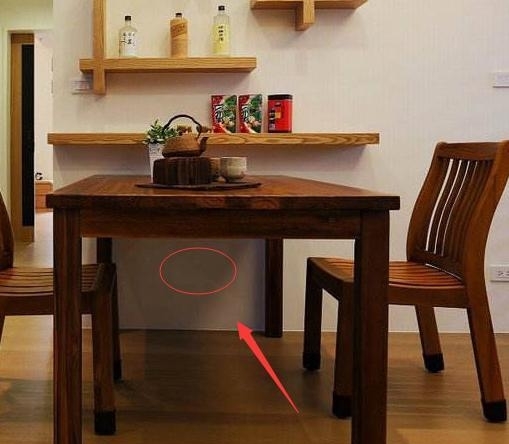 5,放餐桌的位置要预留1个插座,最佳的位置是在餐桌靠墙的正下方,以后