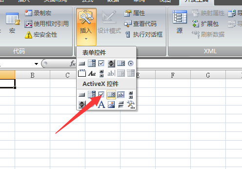 如何在表格方框里面打√符号？