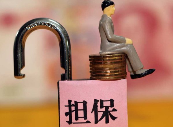 AI怎么把多张图片快速排列在一个版面？