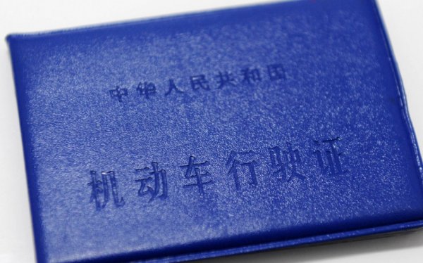 AI怎么把多张图片快速排列在一个版面？