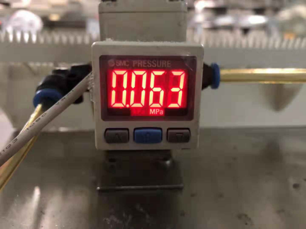 如何用PS修改图片中的数字而不改变背景？