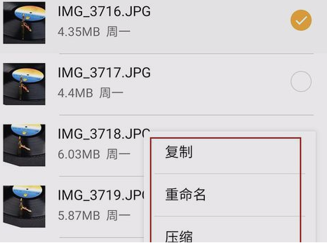 如何将照相机上的照片传到手机上？