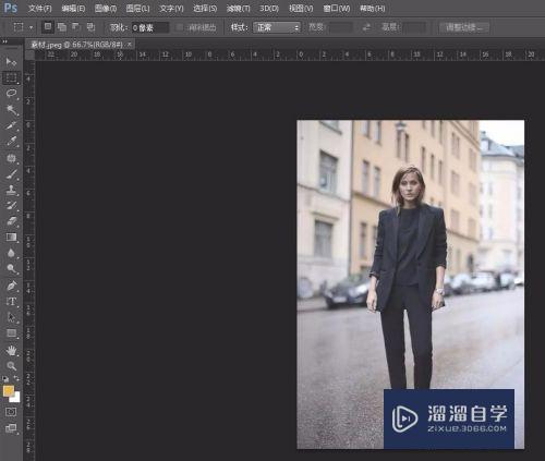 Photoshop中怎样把整个人抠出来？