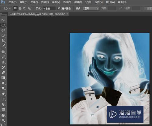 怎样运用Photoshop中的反相进行抠图？