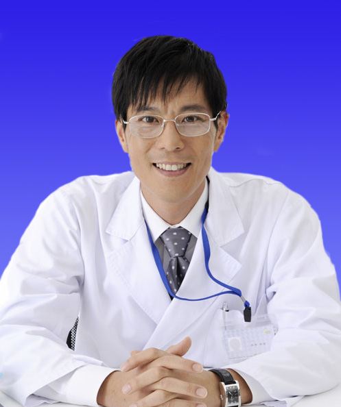 求助ps高手,帮我ps下证件照,1寸蓝底,白大褂医生证件照,速度求教高手