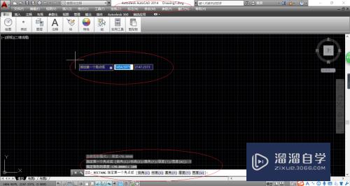 AutoCAD 2014创建矩形图形时如何指定厚度？