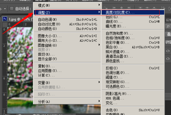 为什么图片放ID里是糊的放PS里就清楚？