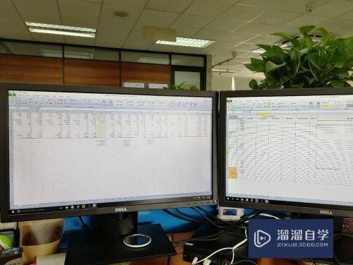 双屏电脑怎么实现两个Excel同时打开比照？