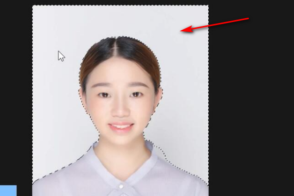 如何用ps把素材图片上的素材抠出来再保存