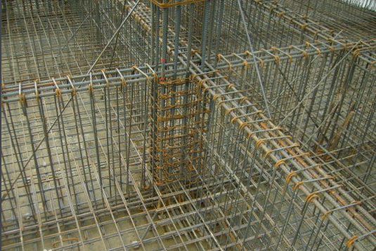 长6米宽4米双层双向20钢筋混凝土垫层的cad剖面图怎么画啊谢啦